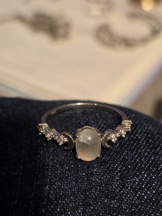 Source Unknown Silver Ring with White Moonstone Size 9 - Picture 2 of 2